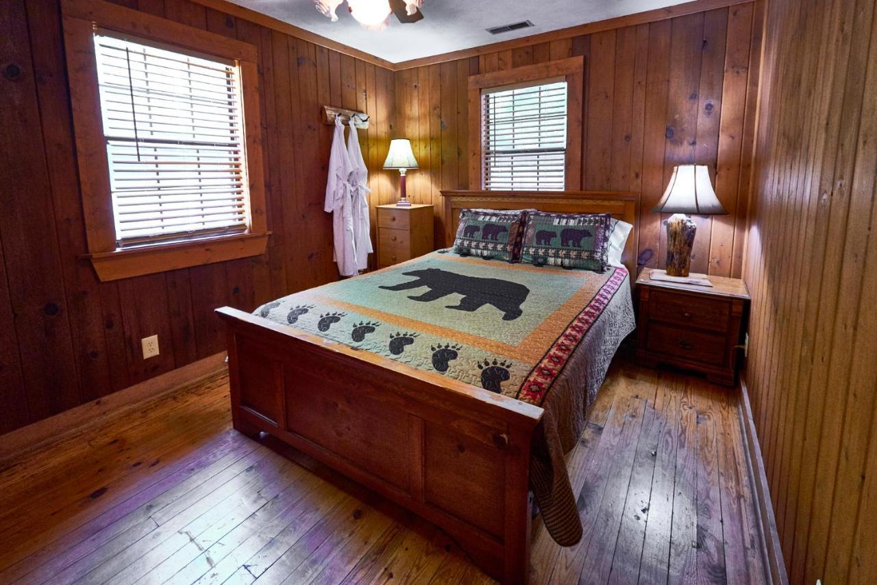 A Cabin In The Woods Pigeon Forge Exterior photo
