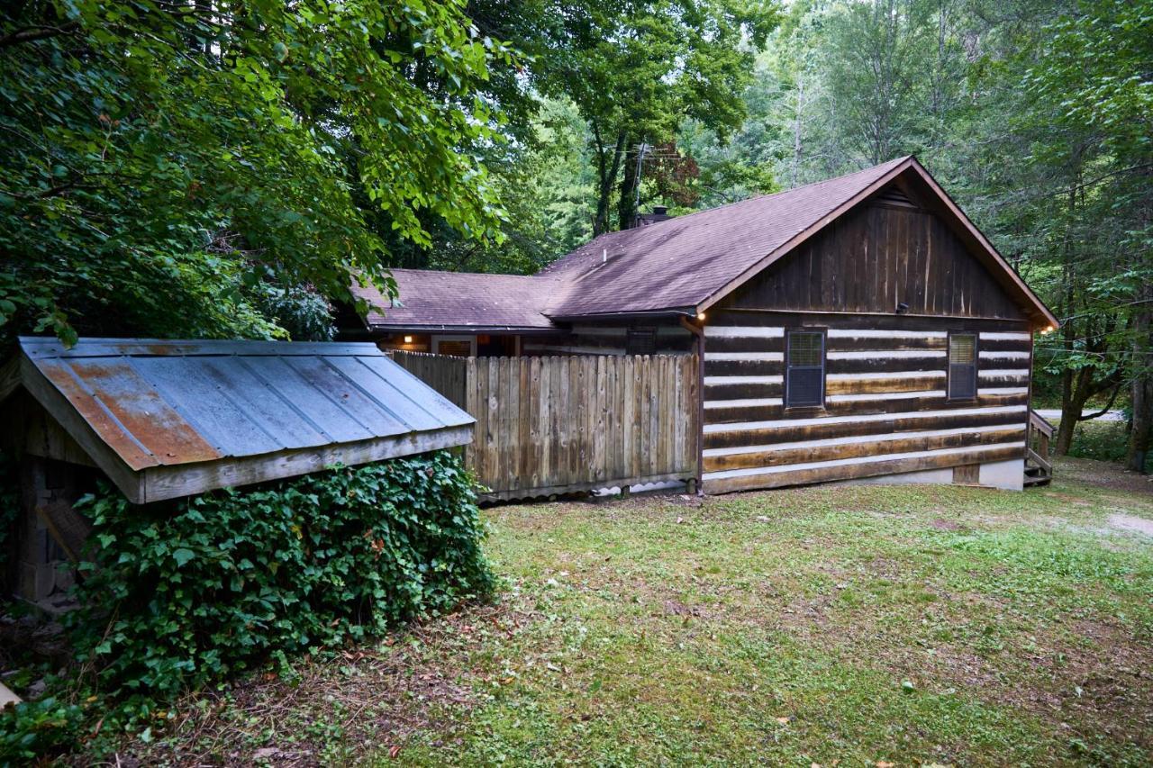 A Cabin In The Woods Pigeon Forge Exterior photo